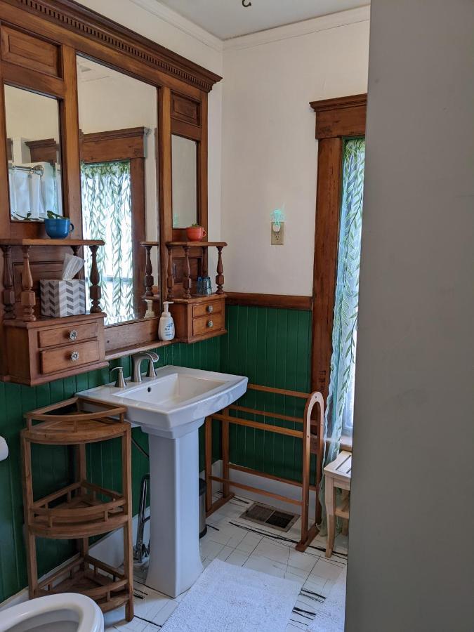 The One Cat Bed and Breakfast Brattleboro Εξωτερικό φωτογραφία